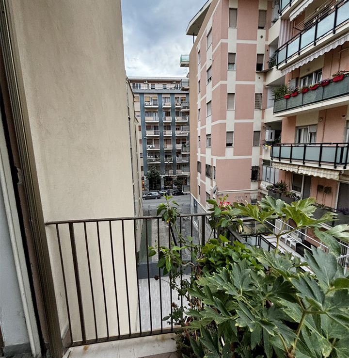 Ampio appartamento in Via Foscolo